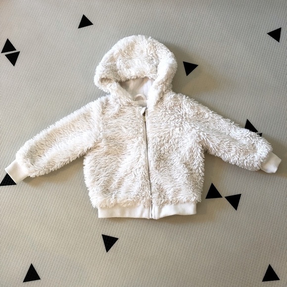 🎉3 For 15$🎉 Fluffy White Baby Zipper Hoodie 24 Months - Picture 2 of 7